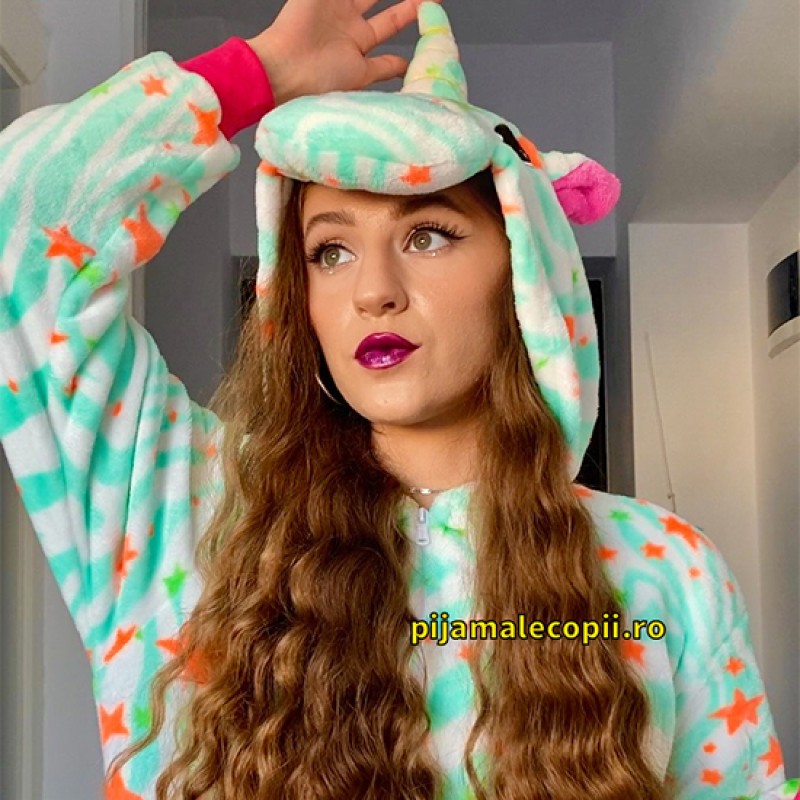 Pijama tip salopeta pufoasa, pentru copii, KIGURUMI, model unicorn turcoaz, cu stelute 